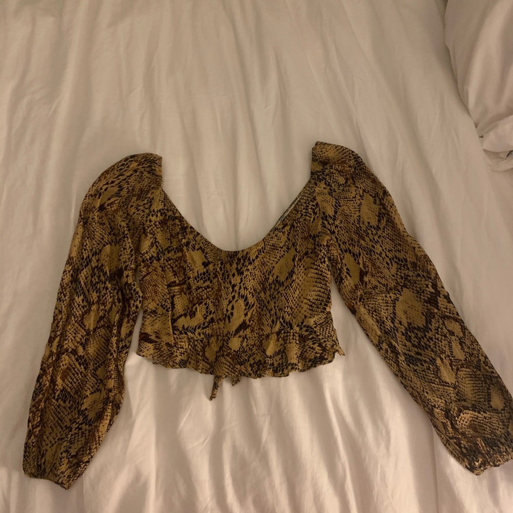 Blue blush cropped snake print large tie shirt